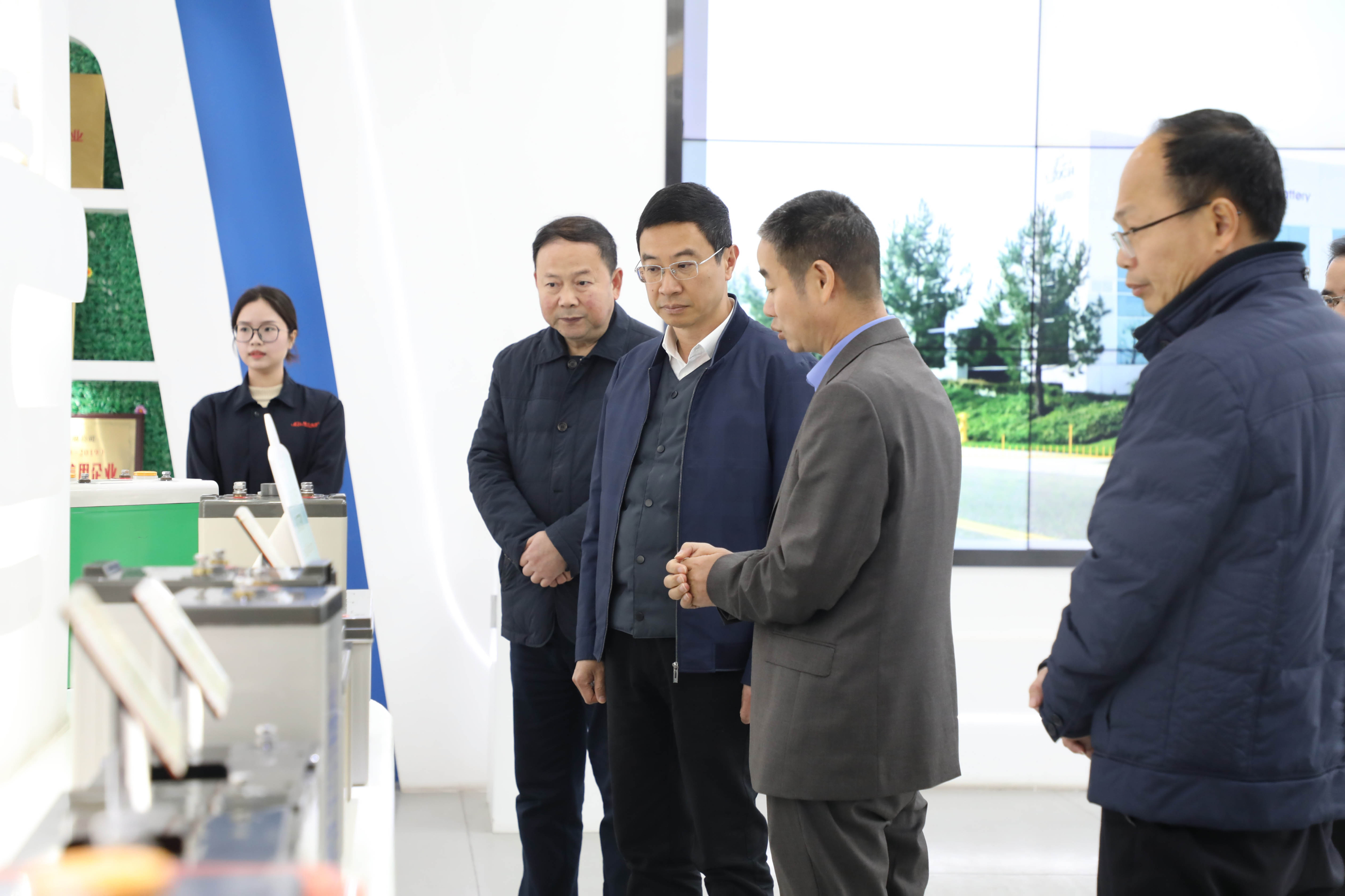 肇庆市市长许晓雄调研肇庆理士发展情况